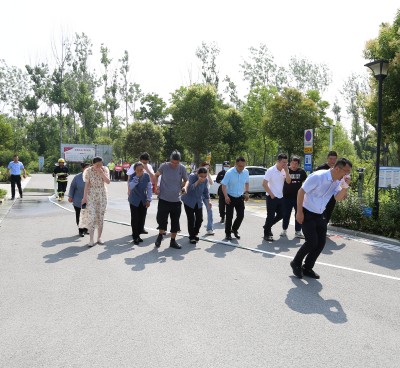 正在上传... 消防演练3_副本.jpg