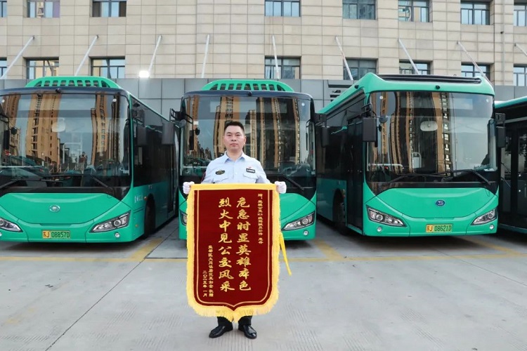 892.jpg