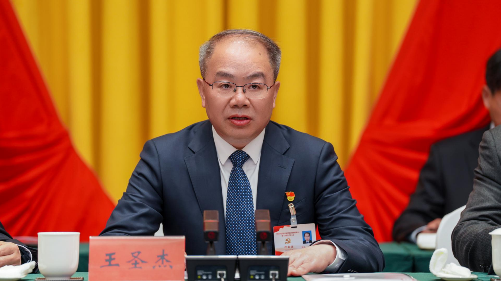 正在上传...